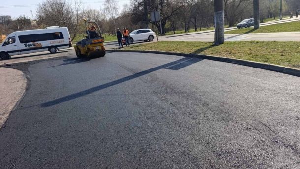 Ремонт дорожнього полотна на проспекті Чорновола у Львові між вулицями Городоцькою та Під Дубом у вихідні дні