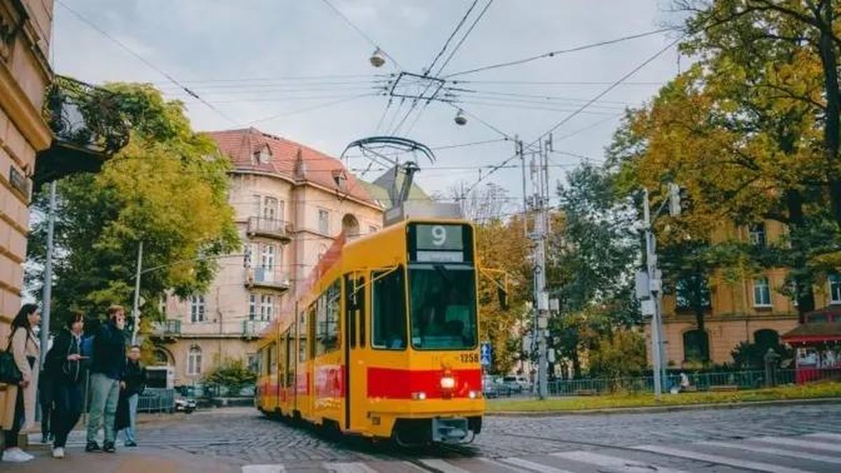 Трамваї у Львові на вулицях міста змінили маршрути через знеструмлення контактної мережі на тяговій підстанції