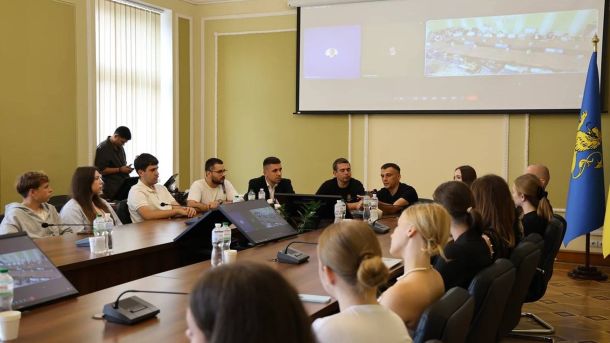Молодіжні лідери Львівщини на презентації ініціативи Youth Policy Hub у Львівській обласній раді