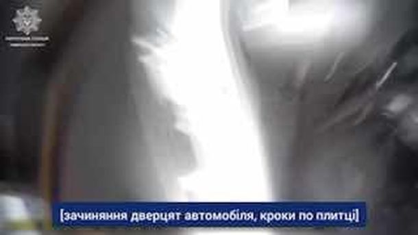 Патрульні поліцейські біля закинутого приміщення на вулиці Липинського у Львові, де вночі спалахнула пожежа