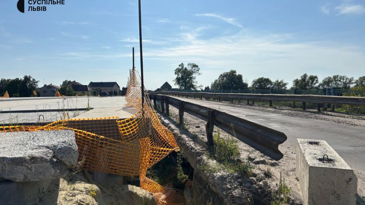 Будівництво мосту через річку Західний Буг у Сокалі призупинено на рівні 80% готовності, транспорт їде аварійним мостом