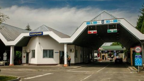Черга з автомобілів на пункті пропуску Устилуг на кордоні України з Польщею, 60 авто станом на 7 вересня