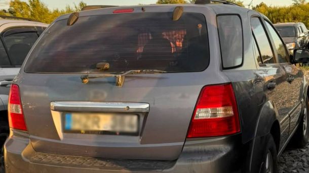 Детективи БЕБ на Львівщині викрили схему ввезення 17 авто під виглядом благодійної допомоги фронту вартістю понад 2,19 млн грн