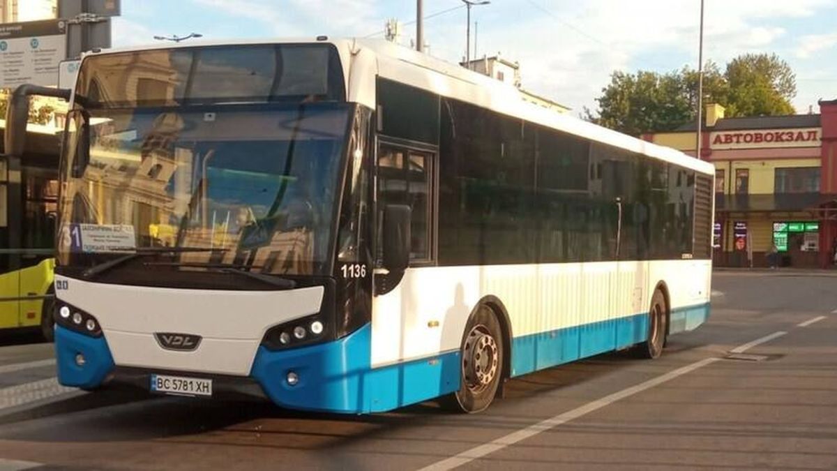 Великий низькопідлоговий автобус із кондиціонером на міському маршруті у Львові — нові машини вийшли на маршрути №31 та №14