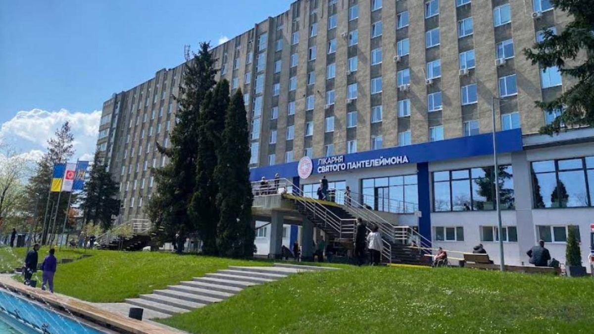 Будівля лікарні Святого Пантелеймона у Львові — заклад уклав контракти на 300 млн грн із ФОПом-новачком на деталі для протезів